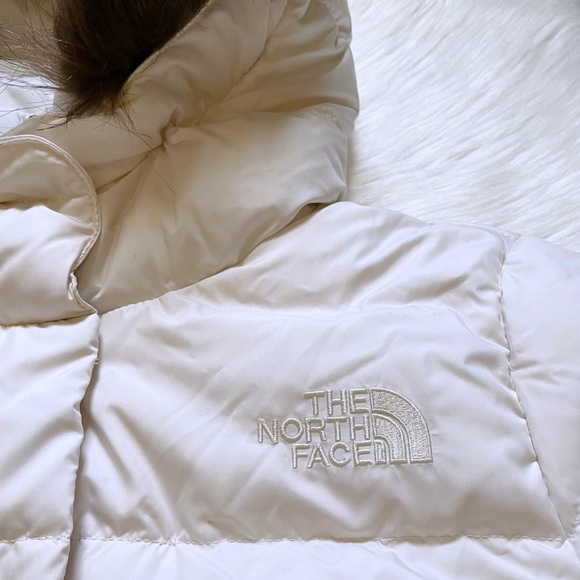 The North Face Women’s Dealio Down Cropped Jacket In Gardenia White - Picture 4 of 10